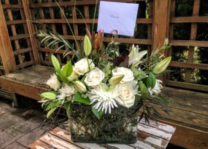 Arrange white flowers