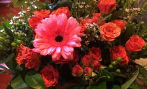 Arrange pink flowers